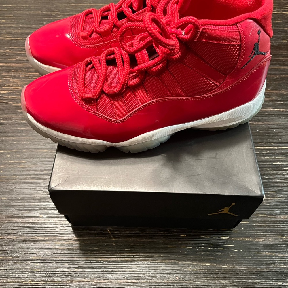 Jordan 11 - Picture 2 of 5